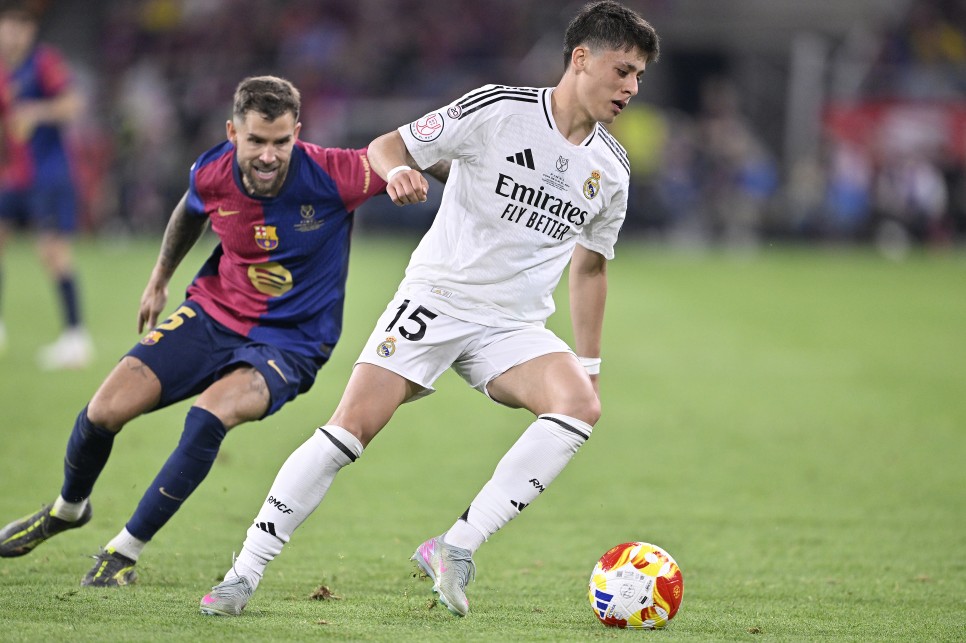 ARDA G�LER'E B�Y�K �VG�