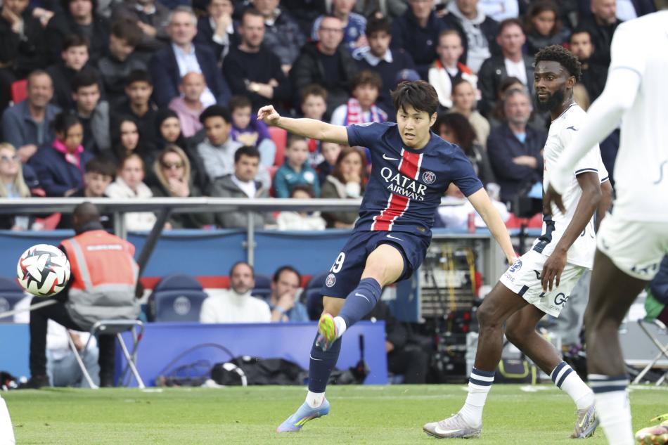 GÜNDEME ALINDI
Sarı-lacivertliler, bu doğrultuda Paris Saint-Germain forması giyen Kang-in Lee'yi gündemine aldı.