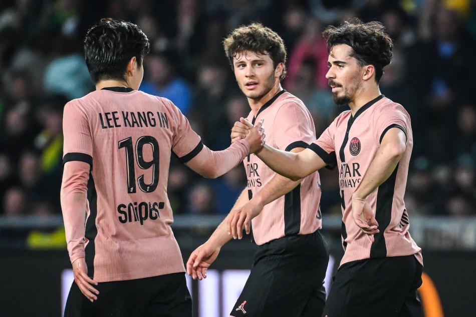 FENERBAHÇE'NİN YENİ HEDEFİ
Fenerbahçe, Paris Saint-Germain'den kanat oyuncusu Kang-in Lee'yi gündemine aldı.