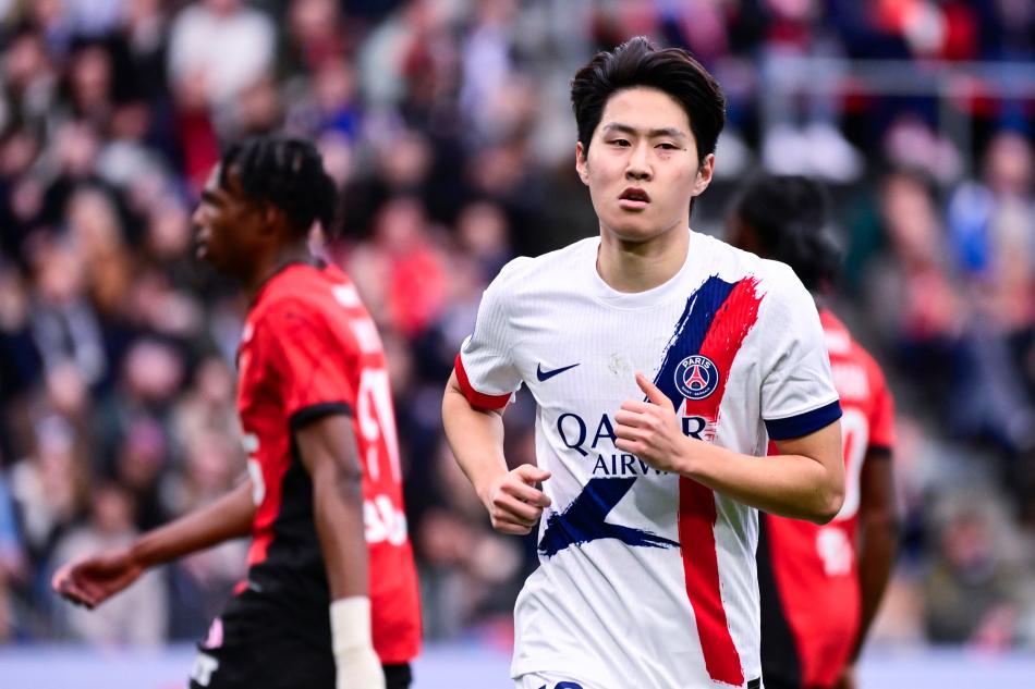 GİRİŞİMLERDE BULUNACAK
PSG'den kiraladığı Milan Skriniar'ın geleceği için Fransız ekibiyle temaslarda bulunan Fenerbahçe, bu görüşmelerde Güney Koreli Kang-in Lee için de girişimlerde bulunmayı planlıyor.