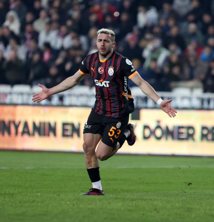 35 MİLYON EURO
Barış Alper Yılmaz’ı uzun süredir takip eden ve kalan final maçlarında da Rams Park’a temsilci gönderecek 3 Avrupa kulübüne bonservis bedeli olarak 35 milyon euro rakamı bildirildi.