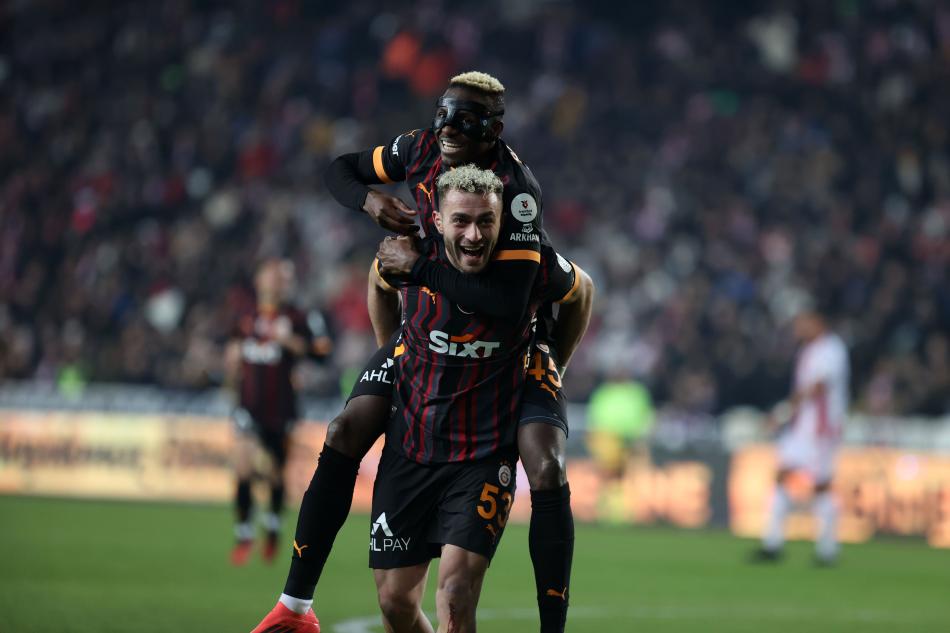 MENAJERLERE İLETİLDİ
Bu bağlamda Barış’ın menajerine ve görüşmeleri yürüten yabancı oyuncu temsilcisine konunun pazarlığa kapalı olduğu ve net rakamın da bonussuz olduğu iletildi.