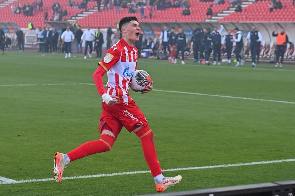 GALATASARAY, ALTIN �OCUK'U �ST�YOR