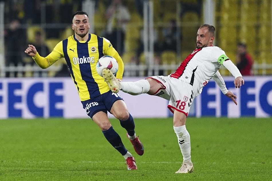 FENERBAH�E'DE EKS�KLER