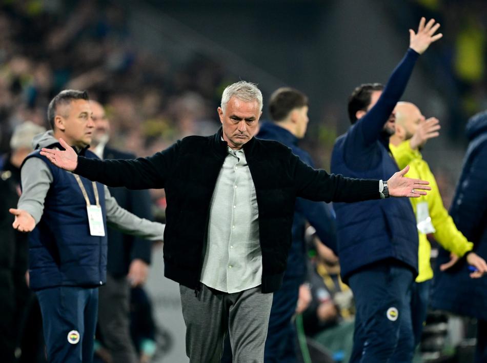 MOURINHO, YUSUF DI�INDA AYRILI�A A�IK