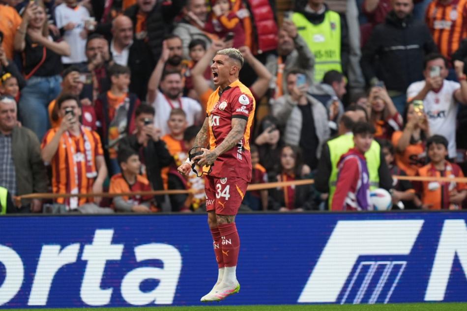 GOLLER� PE� PE�E ATTI