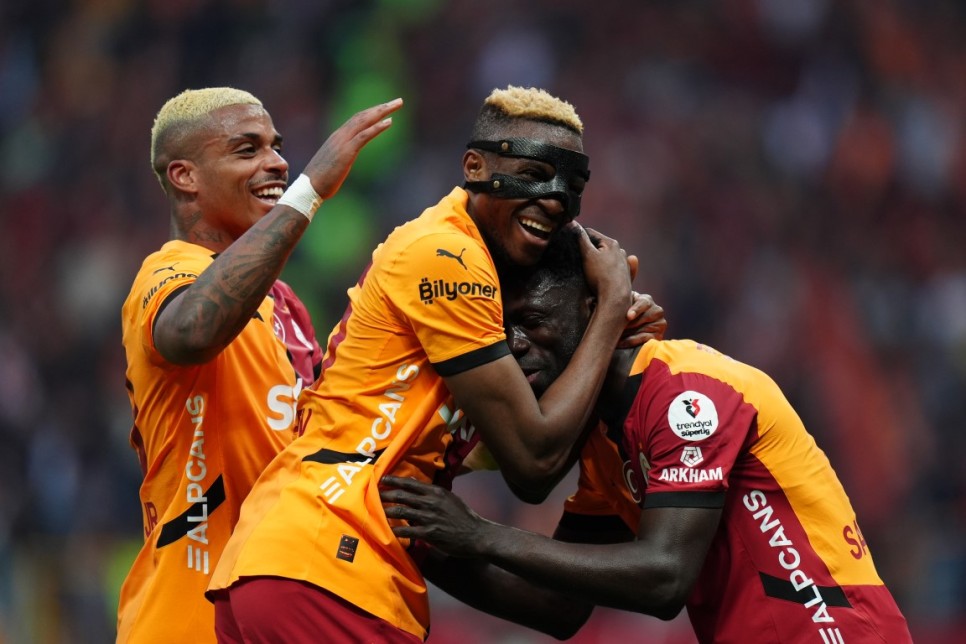 GALATASARAY VE 5 YILDIZ VE 25 AMPYONLUK YKS