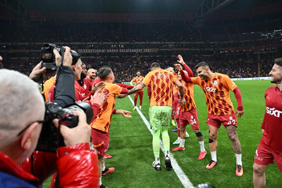 8. �AMP�YONLU�U BEKL�YOR