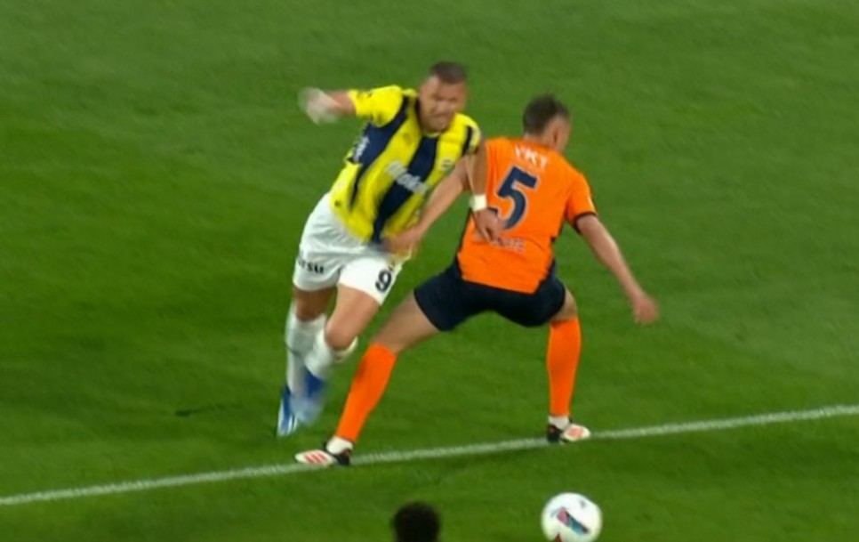 DZEKO'NUN YERDE KALDI�I POZ�SYON