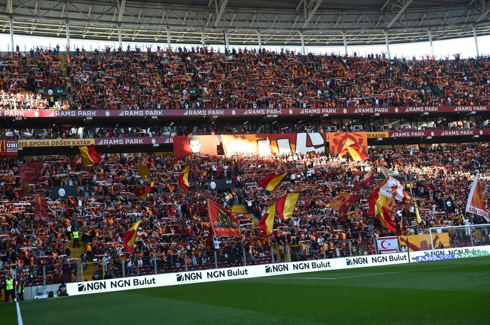 TARAFTARI SEVNDREN 7 EY