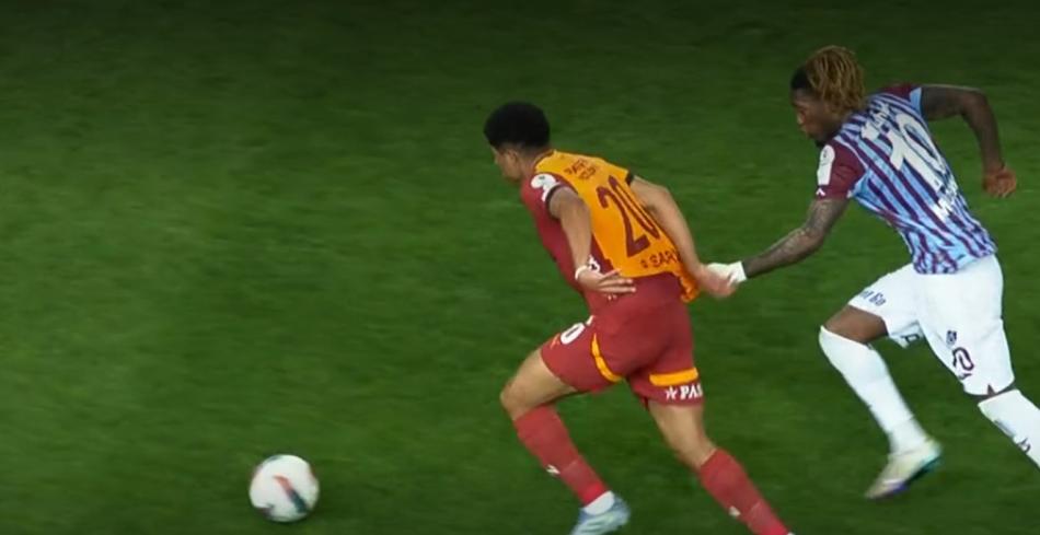 CHAM'IN SARA'NIN FORMASINI �EKT��� POZ�SYON