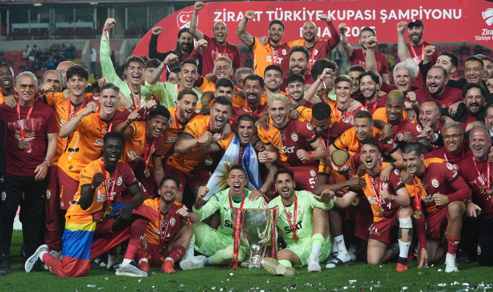 KUPAYI MUSLERA'YA VERD�