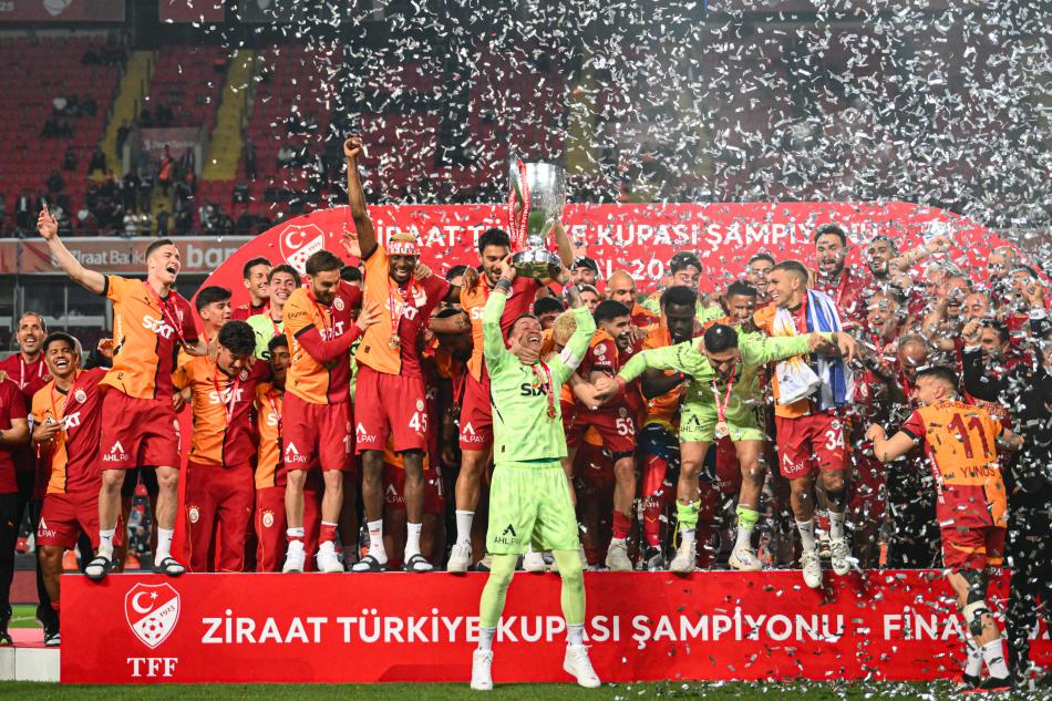 YARIM M�LYON TARAFTAR