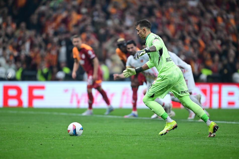 550. KAR�ILA�MASINA �IKTI