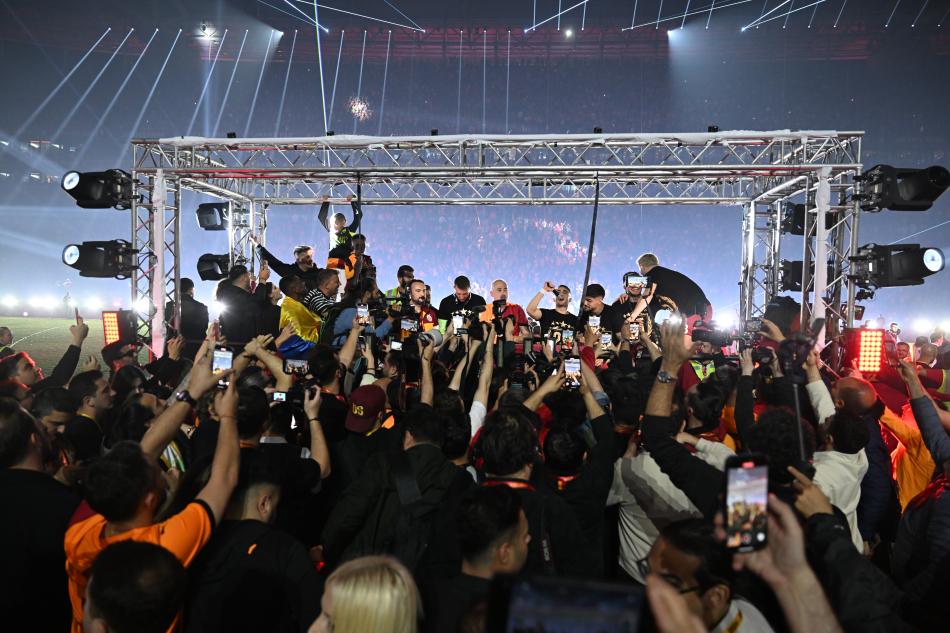 B�Y�K GEL�R UEFA'DAN