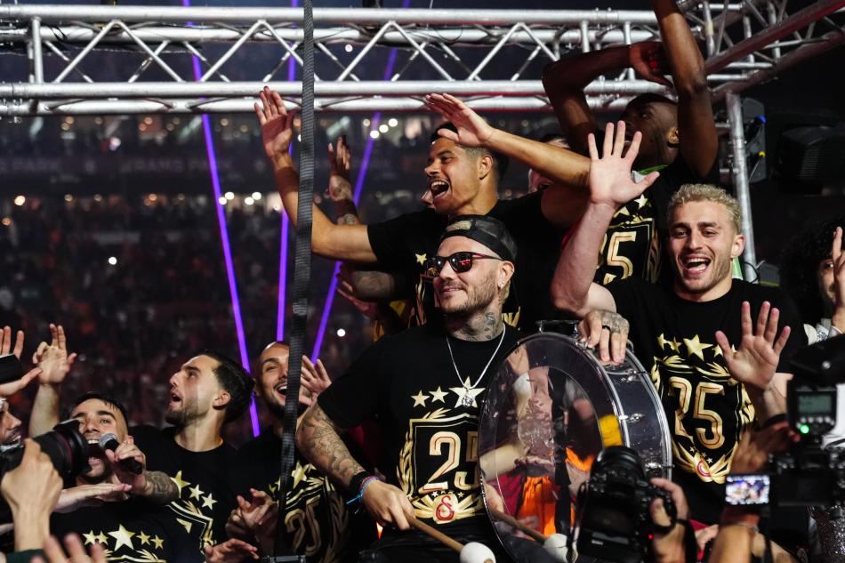 GALATASARAY'A DEV GEL�R