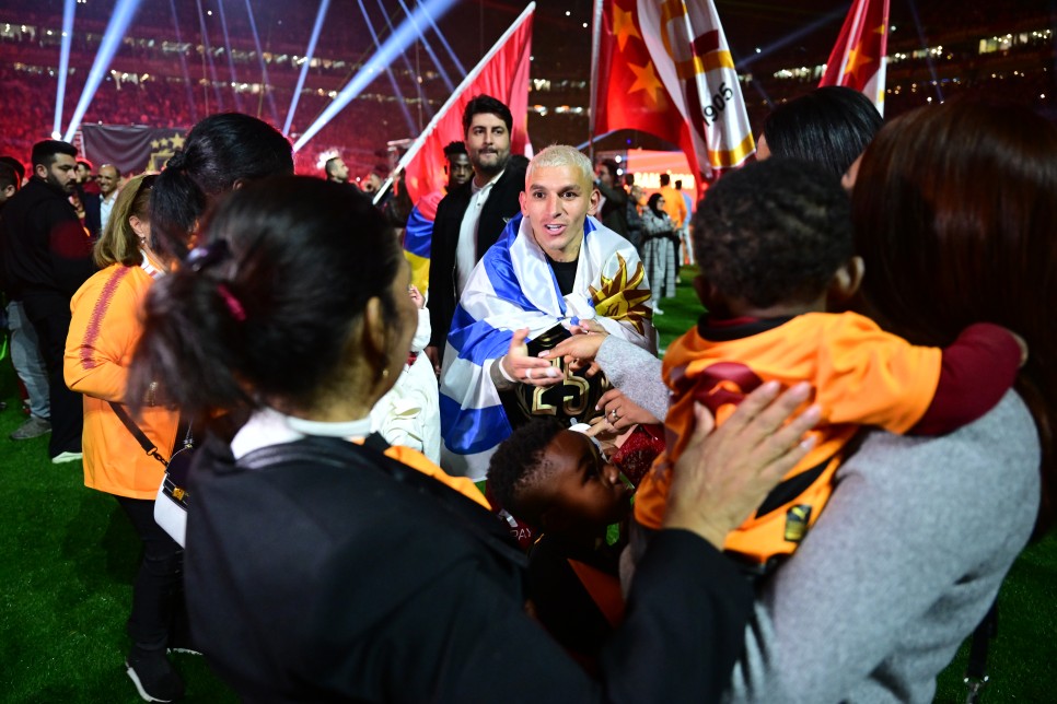 GALATASARAY'DA DEV SATI�