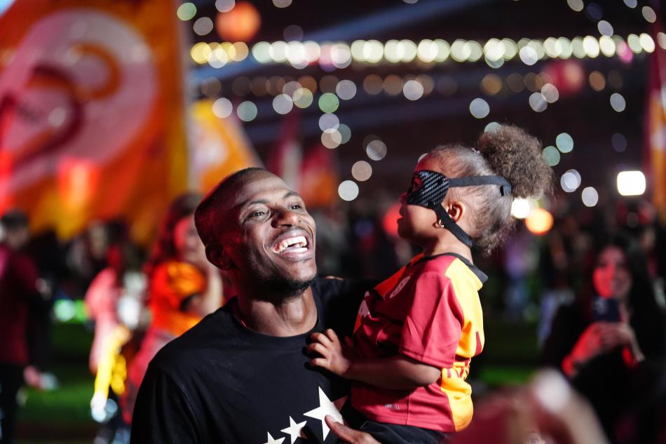 VICTOR OSIMHEN'E ÖZGÜRLÜK
