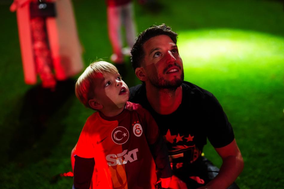 DRIES MERTENS GEL��MES�