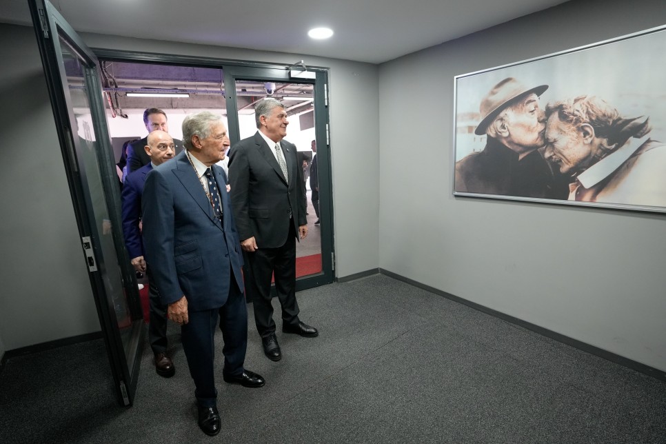 ADALI, KO� �LE G�R�� ALI�VER���NDE BULUNDU