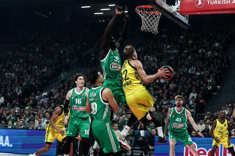 GE�EN SEZON Y�NE FINAL FOUR