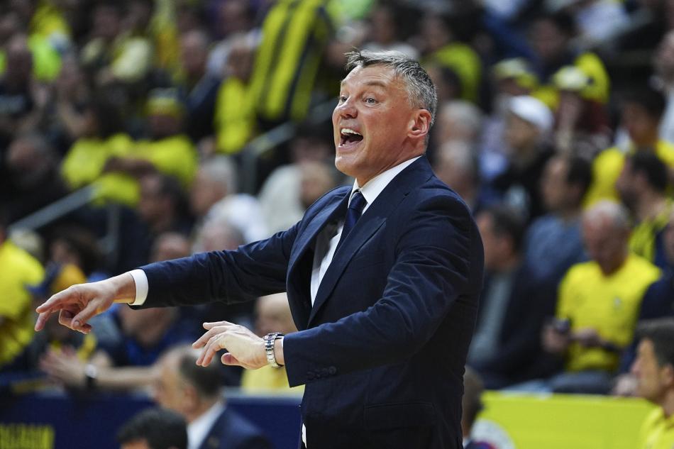 KENDİ KADROSUNU KURDU