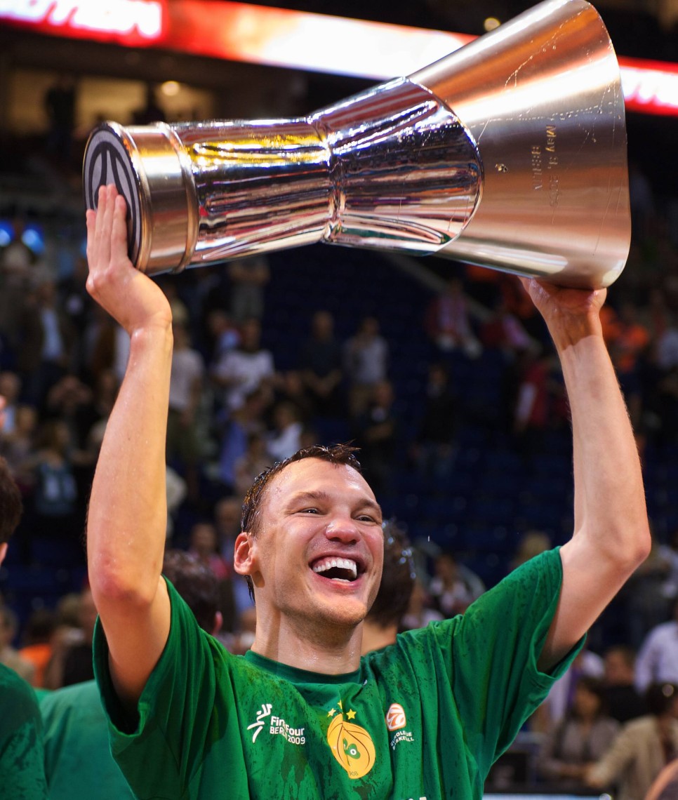 OYUNCUYKEN 4 KEZ AMPYON OLDU