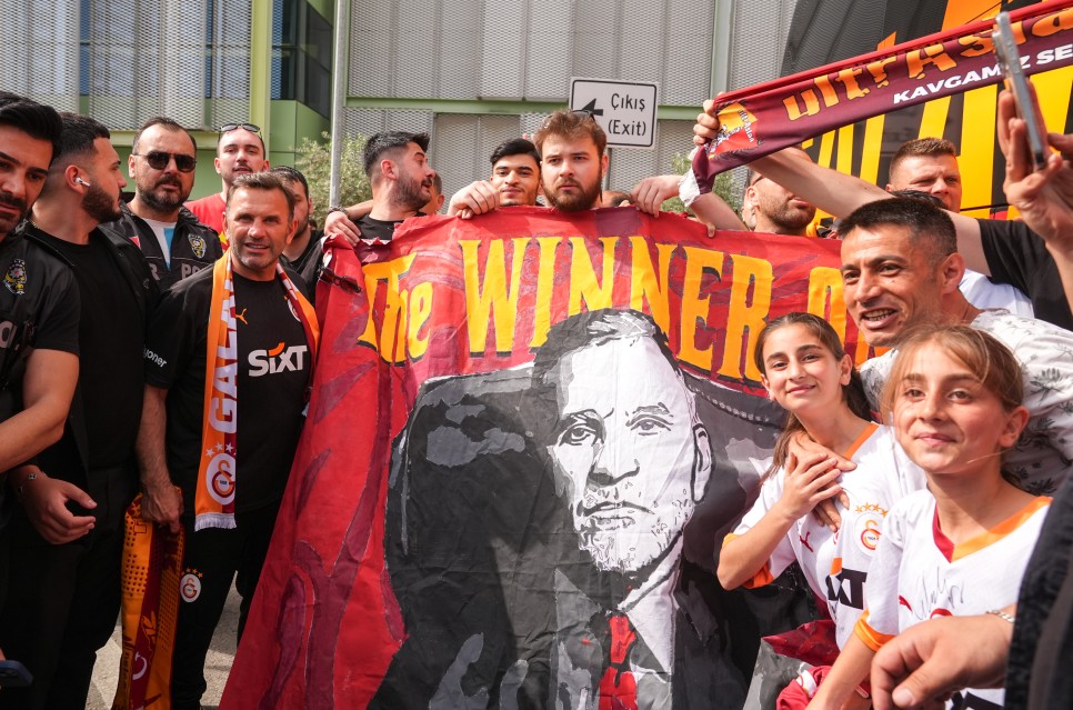 GALATASARAY, �ZM�R'E GELD�