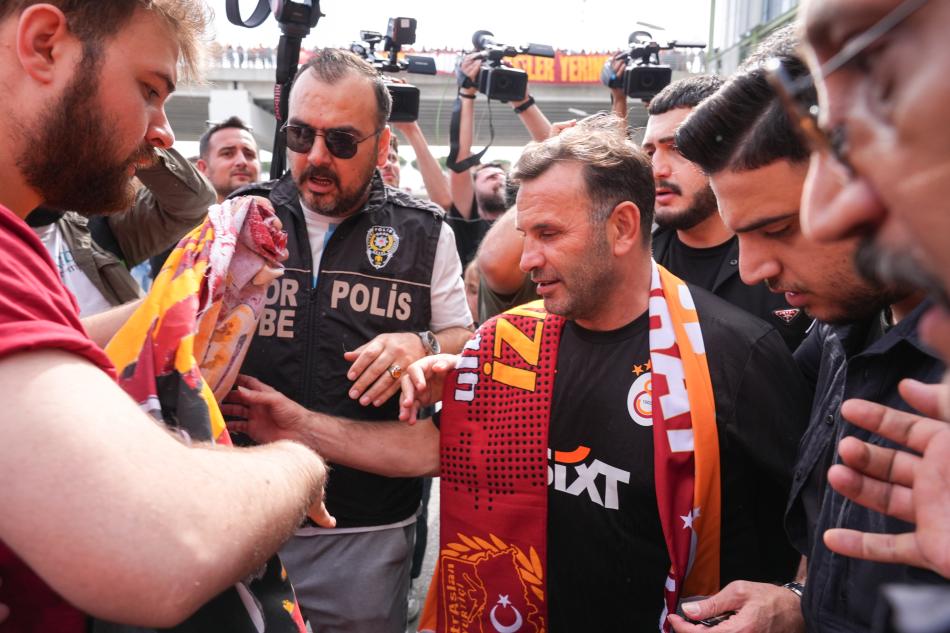 TARAFTARLAR KAR�ILADI