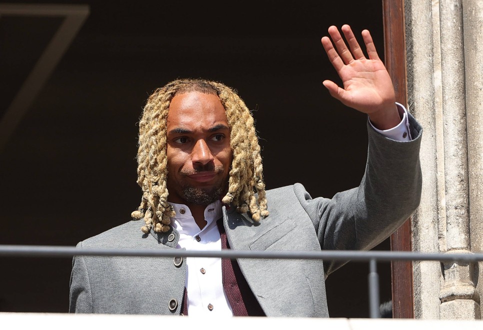 SACHA BOEY GEL��MES�