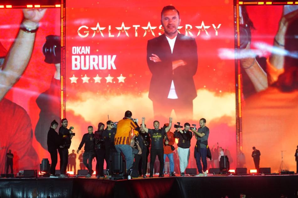 İŞTE KUTLAMALARDAN KARELER...