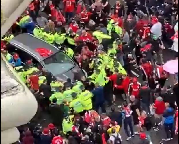 KUTLAMA SIRASINDA VAH�ET!