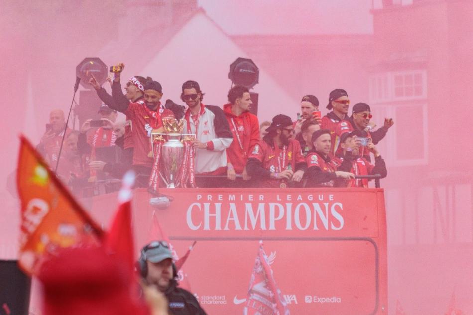 TARAFTARLA BULU�TU