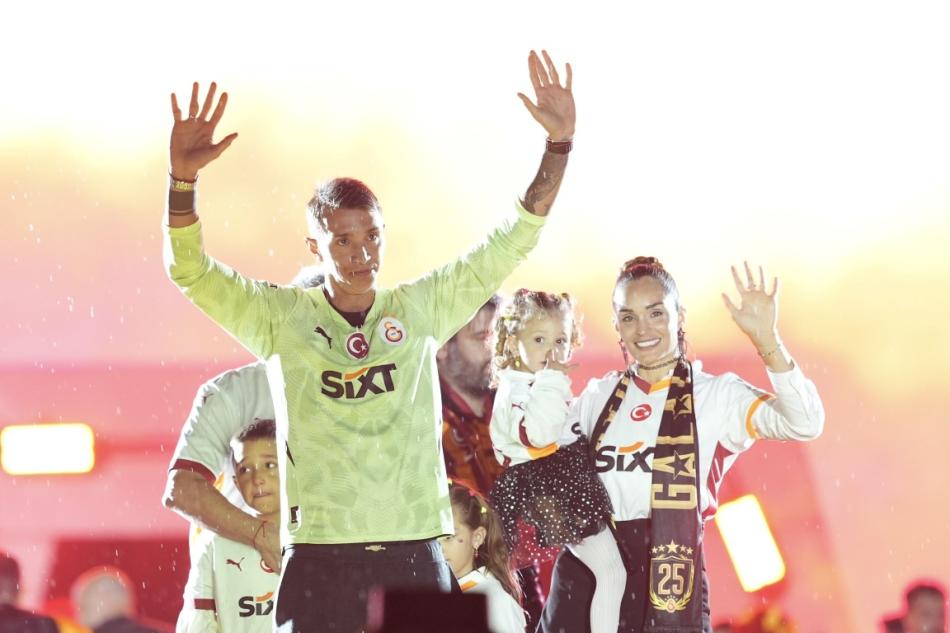 MUSLERA VE MERTENS'�N GELECE��