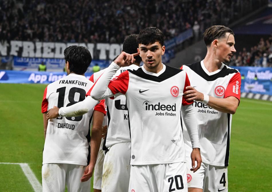 FRANKFURT'UN �OK Y�NL� OYUNCUSU: CAN UZUN