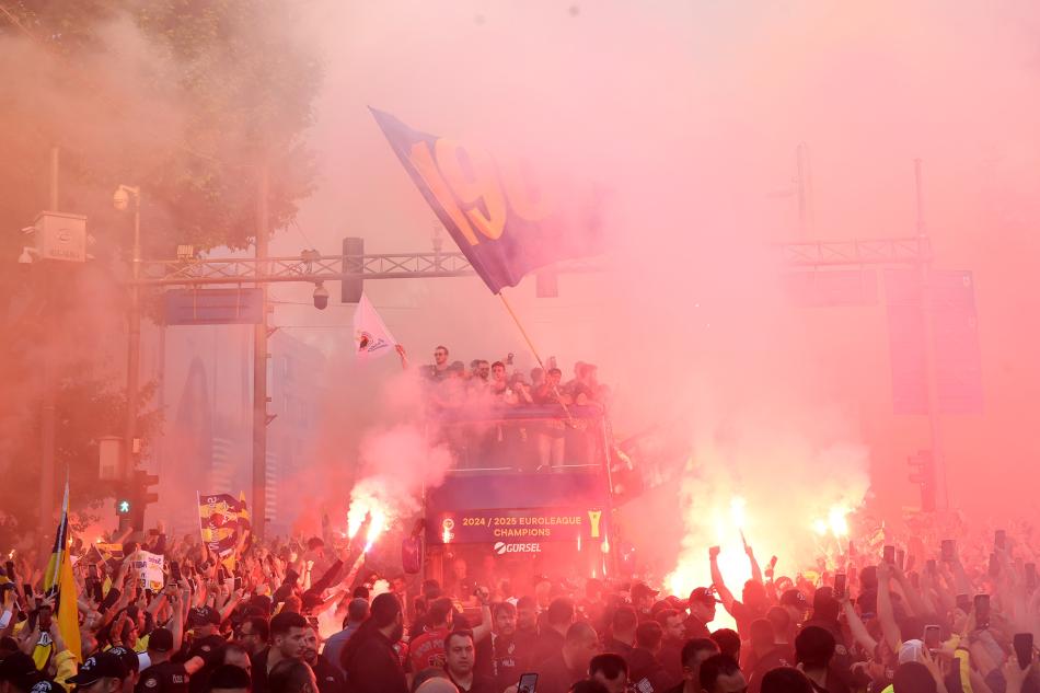 TAKIMIN AYRILMASIYLA B�TT�