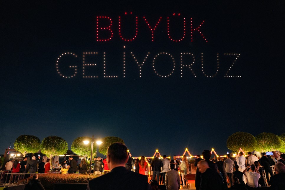 DRONE'LAR �LE MESAJLAR