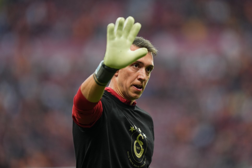 MUSLERA VE MERTENS'�N VEDASI