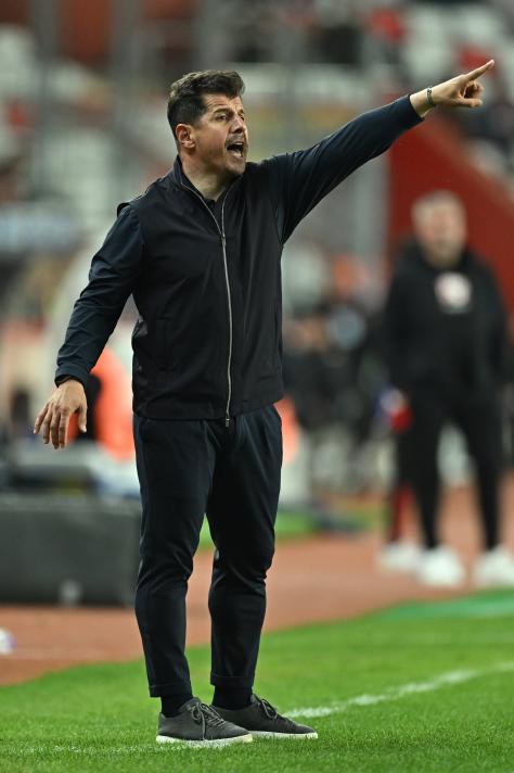 2000'DE KAZANILAN UEFA KUPASI VE S�PER KUPA