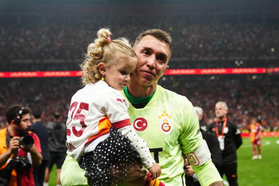 MUSLERA Z�RVEDE