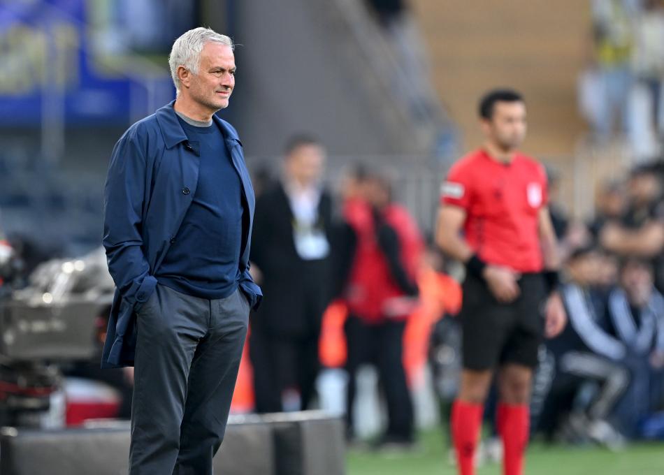 �TEKN�K EK�PTEN 3 K��� AYRILACAK�