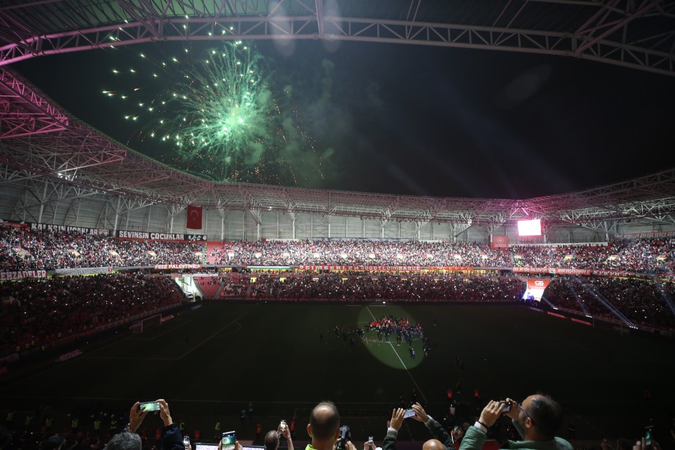 SAMSUNSPOR'DA B�Y�K CO�KU