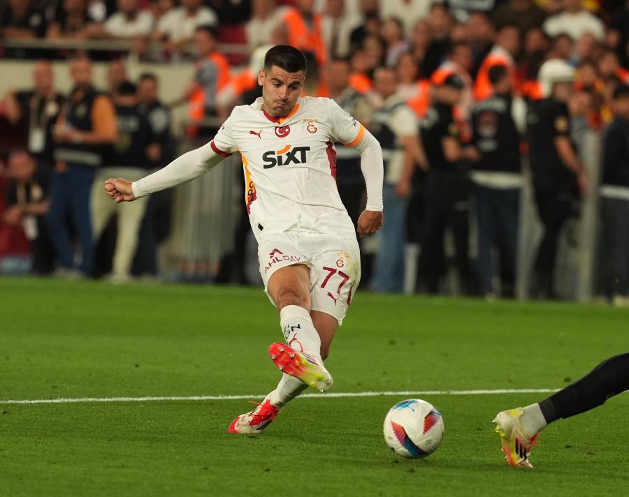 AYRILIK DÜŞÜNCESİ
Morata Galatasaray'dan ayrılmayı ciddi şekilde düşünüyor. Bu kararda en büyük etkenlerden biri ise, sarı-kırmızılıların transfer gündeminde yer alan Victor Osimhen’in durumu.
