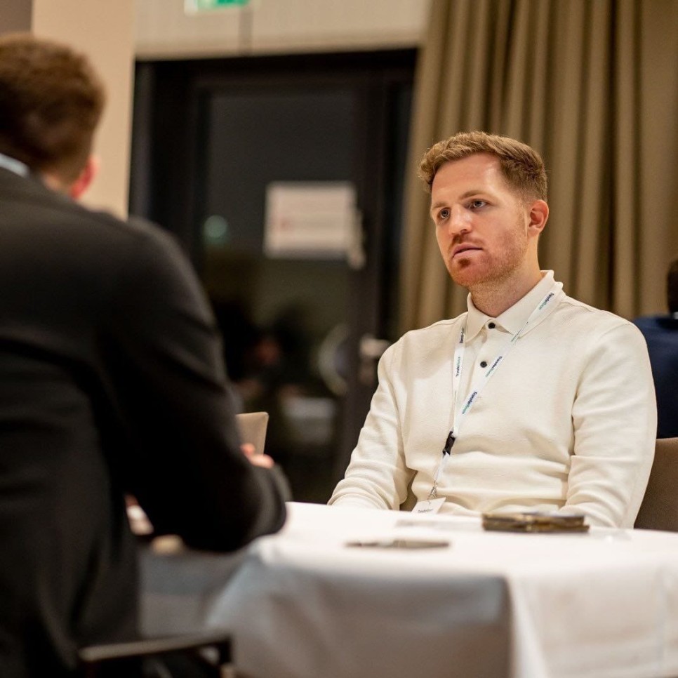 DEV�N �ZEK, 3 YILDIZ ���N TEMASTA