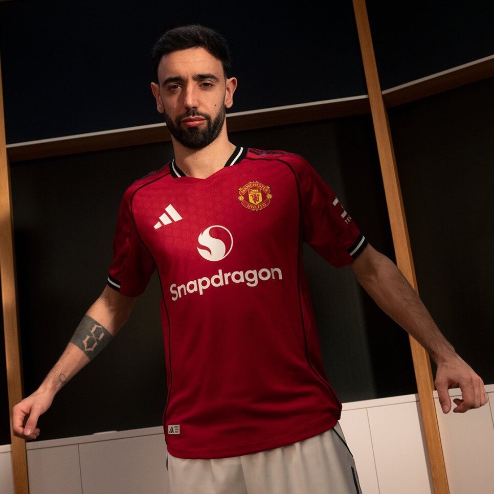 MANCHESTER UNITED (�� SAHA)