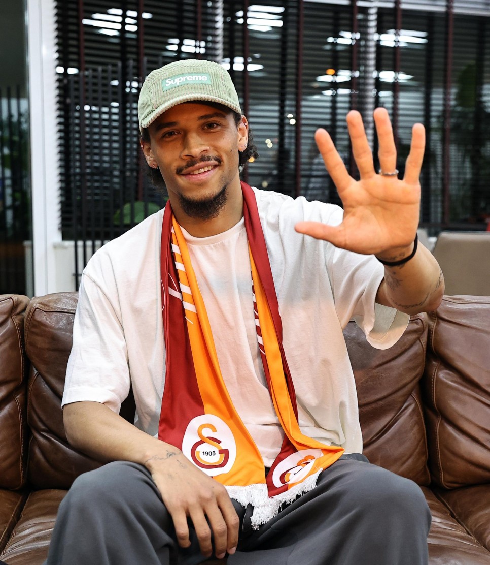 �K� AY BOYUNCA �ALI�MA