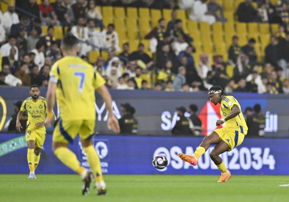 GALATASARAY'A S�RPR�Z TEKL�F