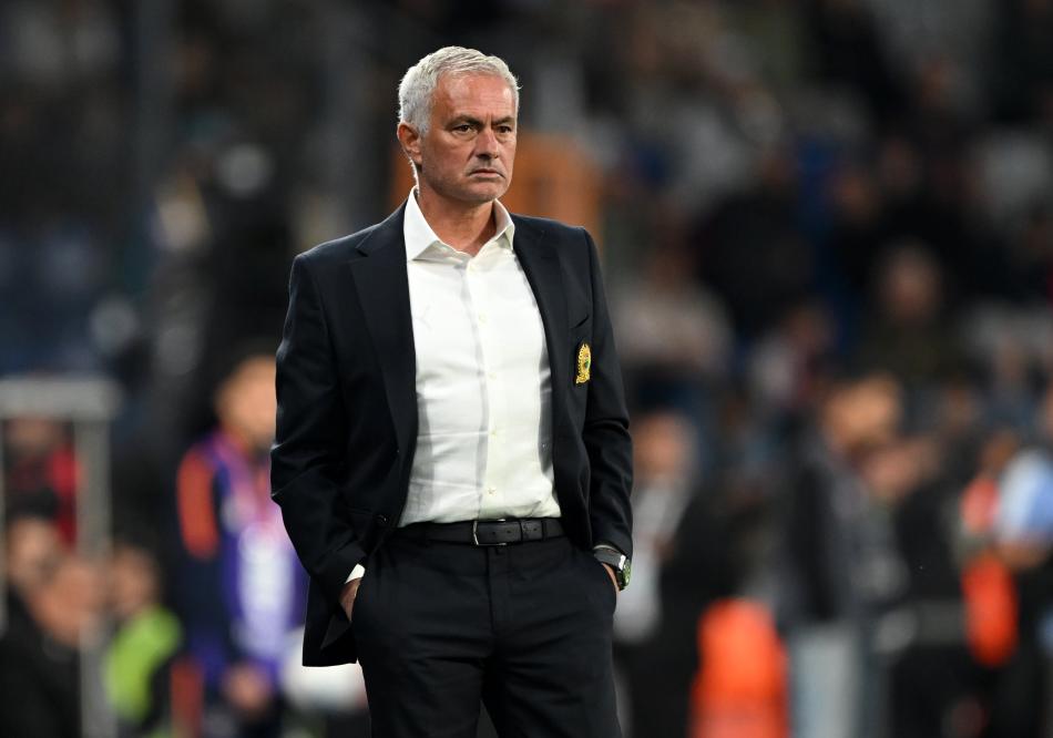 MOURINHO BE�EN�YOR
