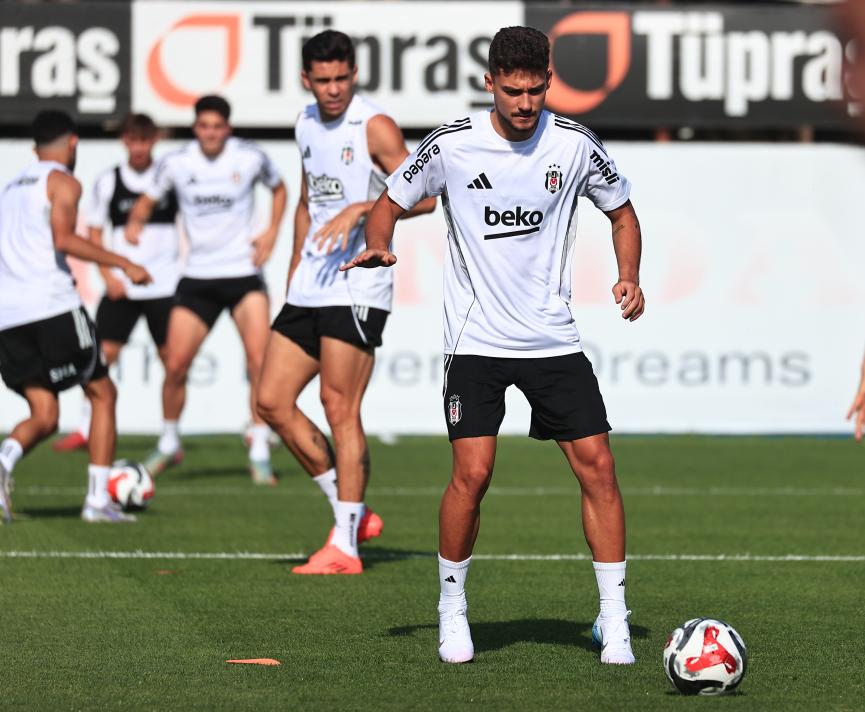 �Z�NL� OLAN FUTBOLCULAR