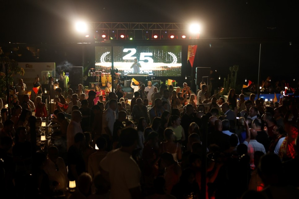 GALATASARAY'DA �AMP�YONLUK KUTLAMASI